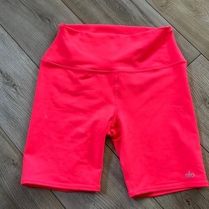 Alo high-waist bike short - 7 inches - hot pink